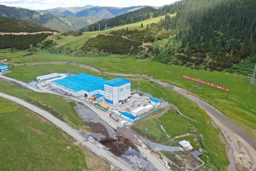 “站”立高原！徐工攪拌站助力川藏線建設(shè)！